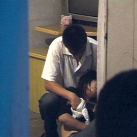 大连男子持刀挟持情人 公安局长80分钟劝降