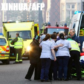伦敦市中心医院发生火灾 医院楼顶被全部烧毁