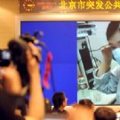 温家宝看望北京确诊甲型流感患者和医护人员