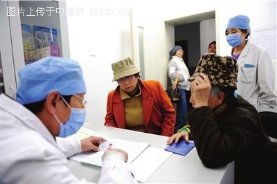 北京甲型流感疫苗接种首日 万人接种多为老人