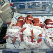 甘肃省一产妇顺产3男1女四胞胎 实属罕见(图)
