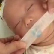 河南新乡医院一护士强封婴儿嘴 只为睡安稳觉