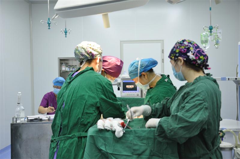 承德县中医院成功切除一重达3公斤子宫肌瘤