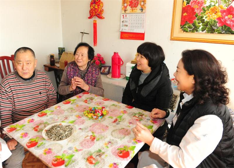 唐山市工人医院慰问困难家庭 传递温暖与关怀