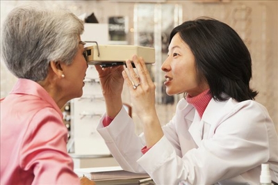 中医眼科专家：治疗老年性黄斑变性要趁早