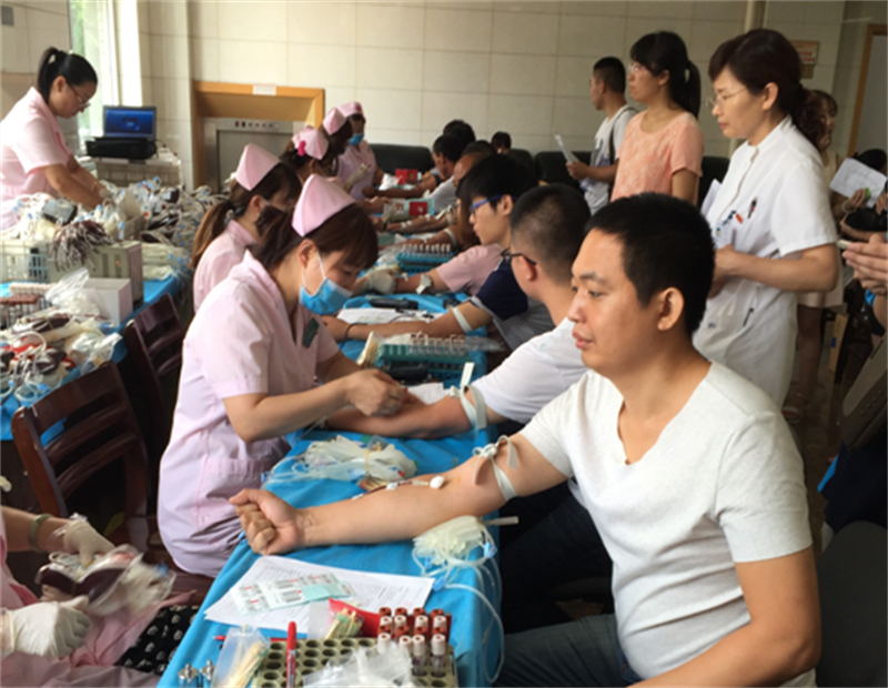 白衣天使献爱心 唐山市中医医院组织献血活动