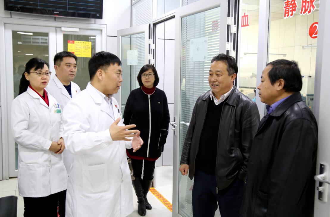 中国中医科学院专家组莅临香河县中医院调研
