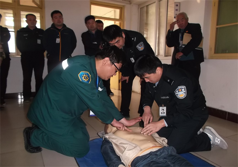 望都县中医医院为民警进行医疗急救知识培训