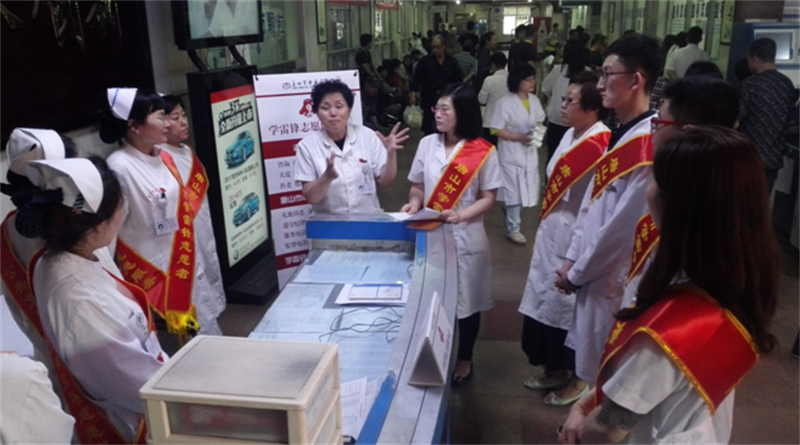 唐山市中医医院党团委对青年志愿者进行培训