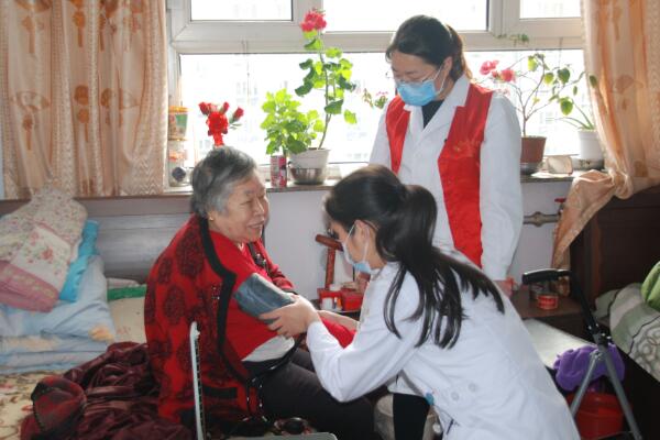 隆化县中医院助力脱贫攻坚医疗服务队在行动