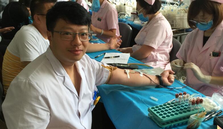 唐山市中医医院组织干部职工参加义务献血活动