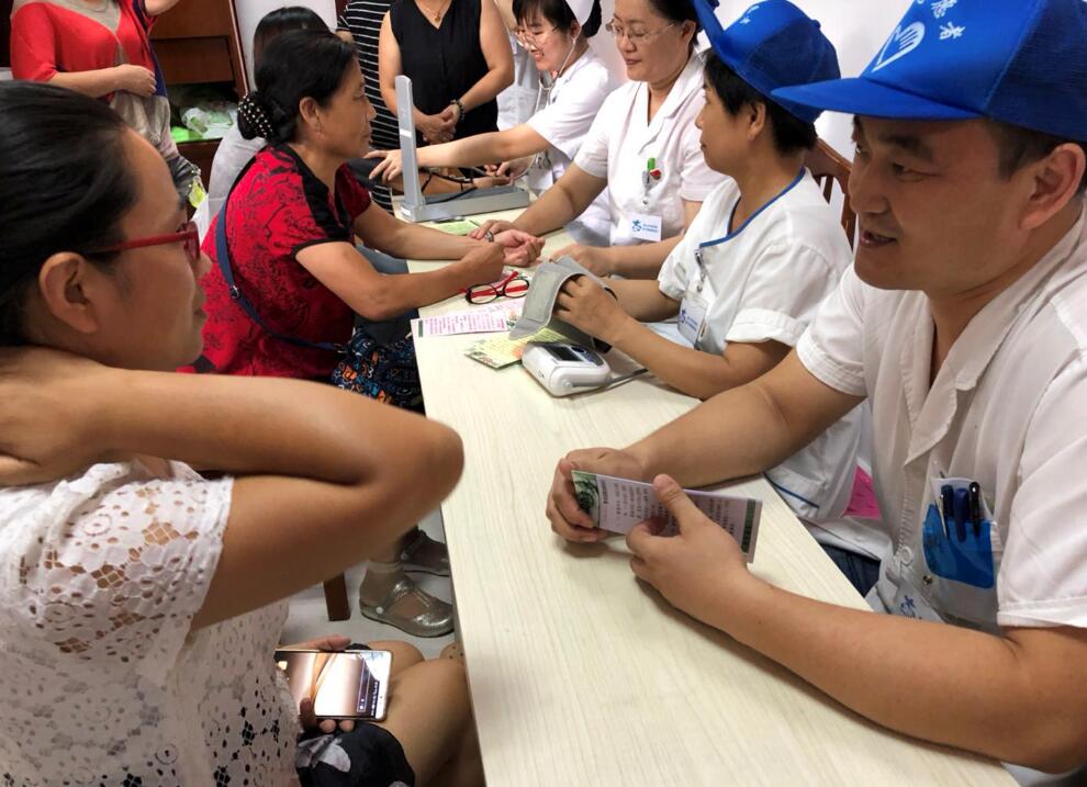 唐山市中医医院组织唐山抗震42周年志愿者活动