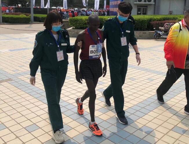 秦皇岛市中医医院完成国际马拉松医疗保障任务
