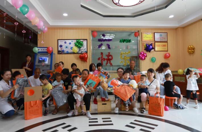 内丘县中医院与康复儿童欢度“六一”儿童节