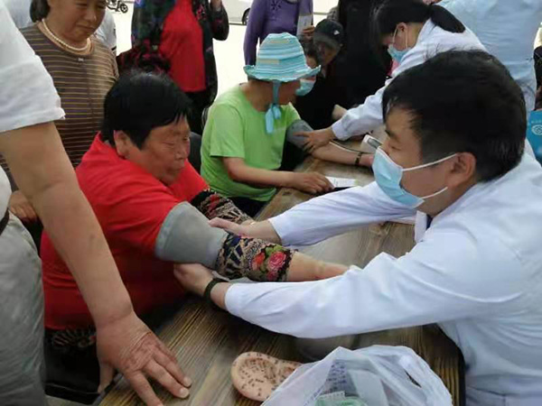 抚宁区中医医院开展“世界高血压日”义诊活动
