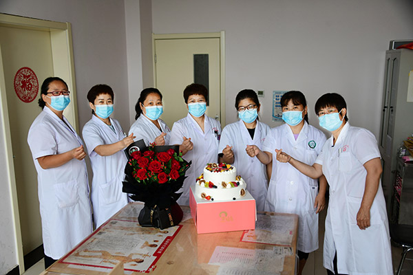 广平县妇幼保健院：医师节鲜花与蛋糕陪伴！