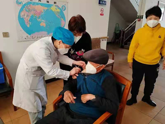 馆陶县中医院：为养老院老人接种疫苗加强针