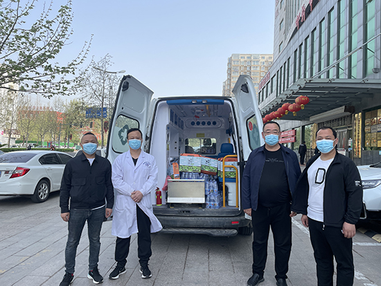 馆陶县中医院护师王素雅向抗疫团队捐赠黄瓜