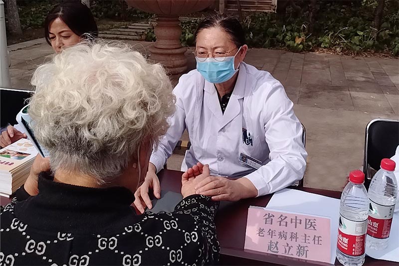 唐山市中医院开展关爱老人健康相伴宣讲活动