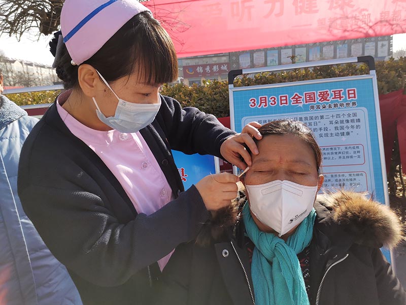望都县中医医院开展“爱耳日”宣传义诊活动